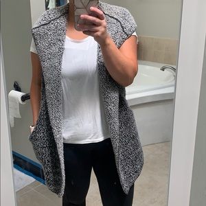 Fleece vest with pockets